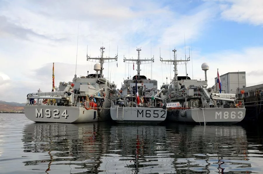 La Céphée en escale à Faslane au milieu d'autres chasseurs de mines de l'OTAN