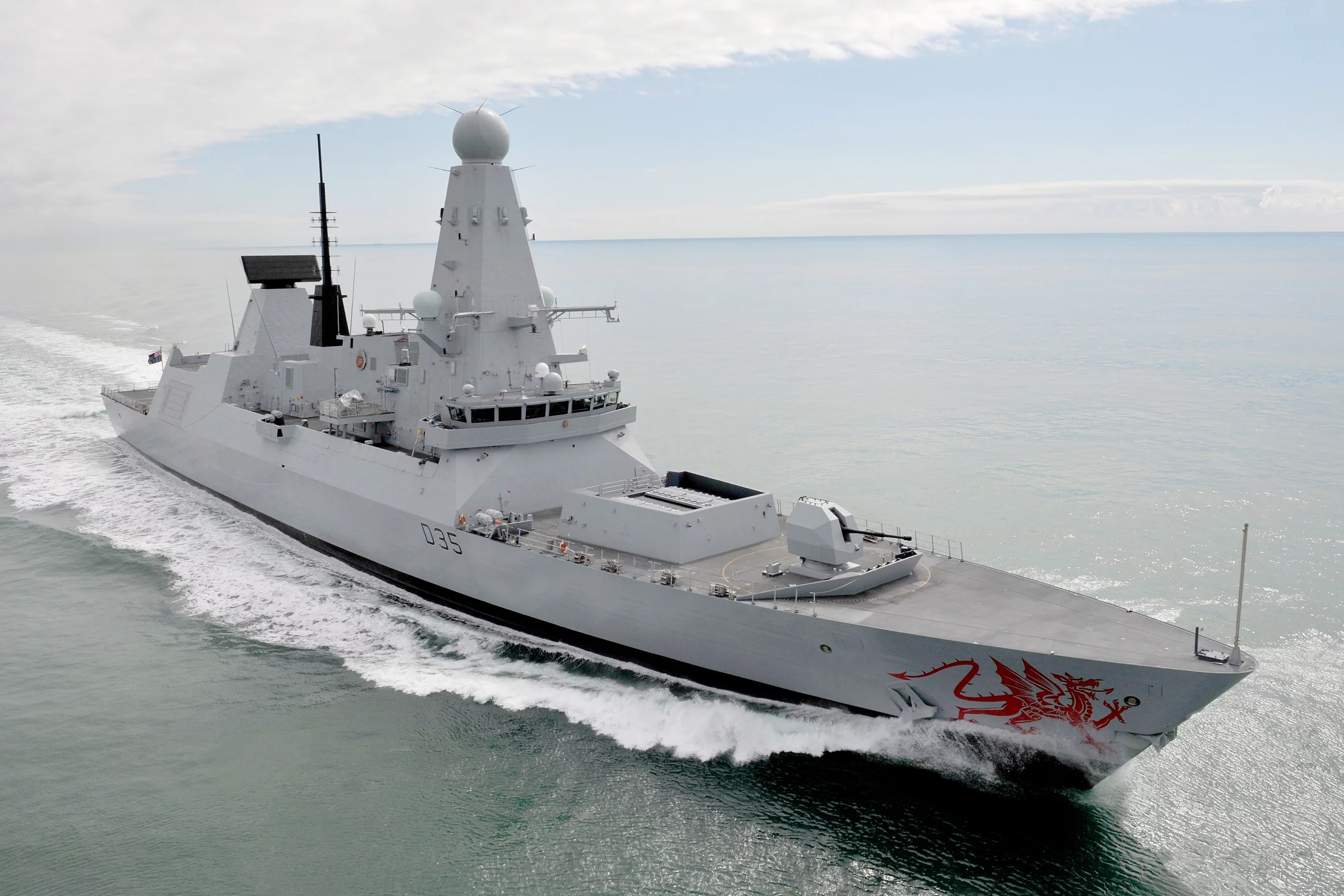 Le destroyer britannique HMS Dragon
