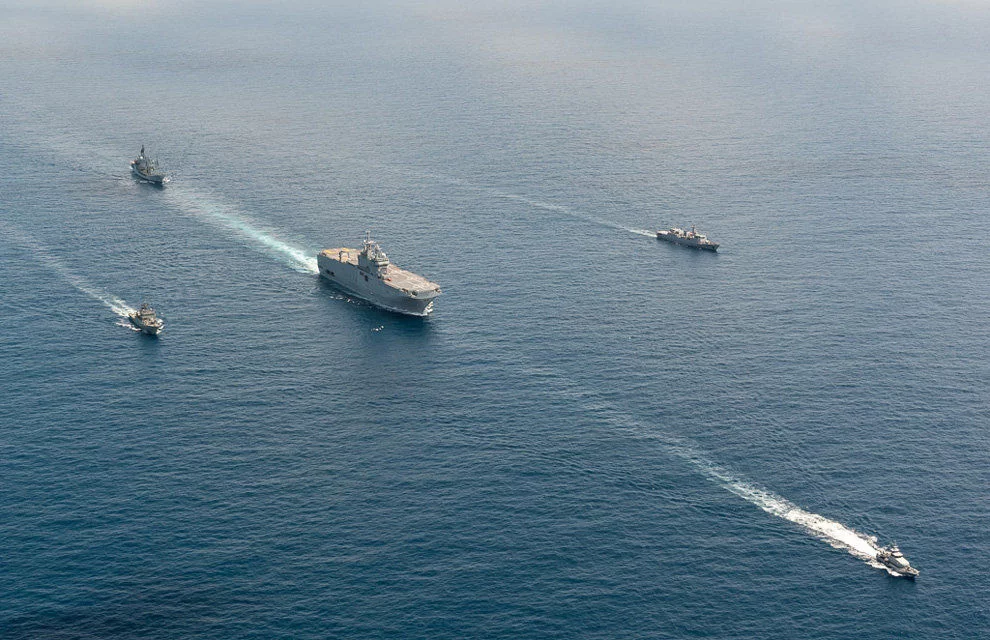 Exercice d'évolution entre les différents bâtiments participants à l'exercice NEMO