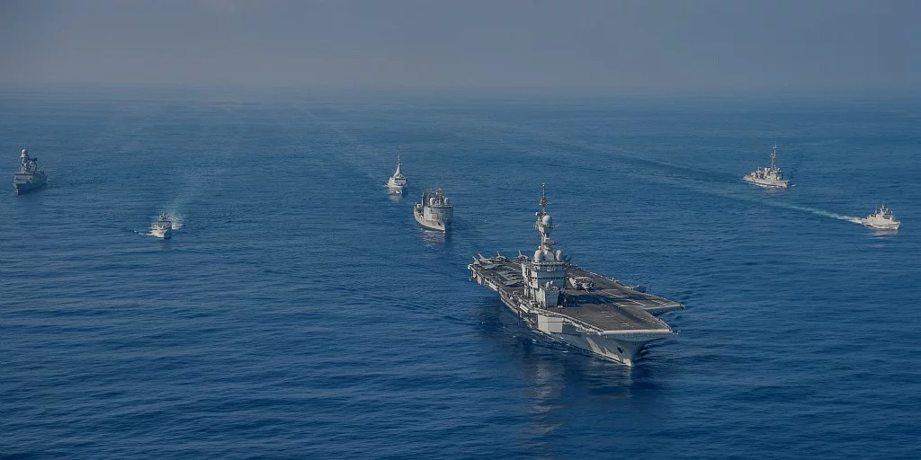 Entrainement franco-égyptien autour du Charles de Gaulle