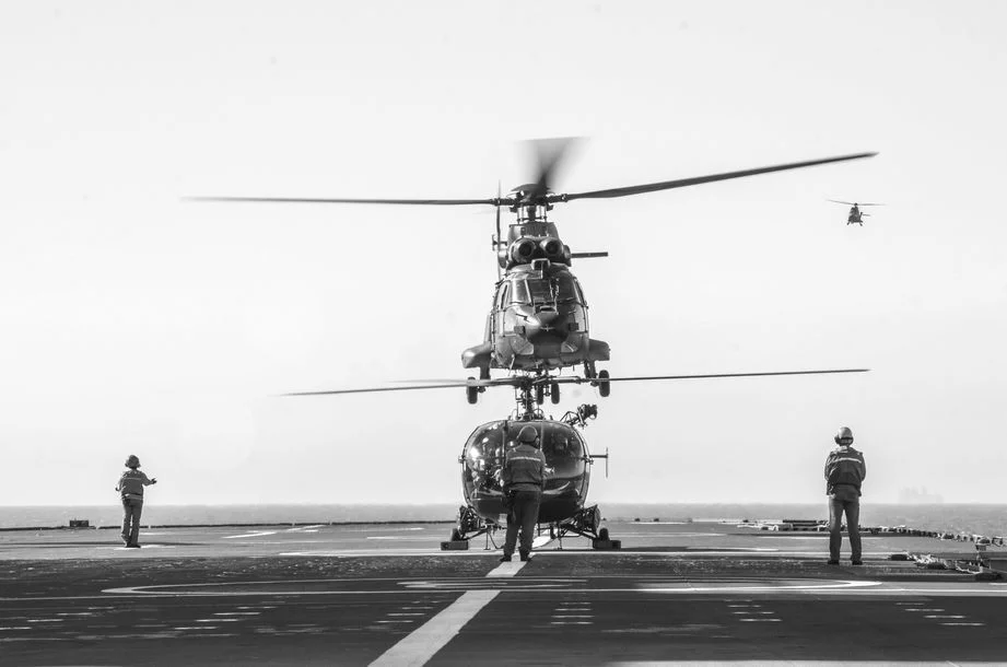 Appontage de 2 Super Puma espagnols et d'une Alouette sur le BPC Dixmude