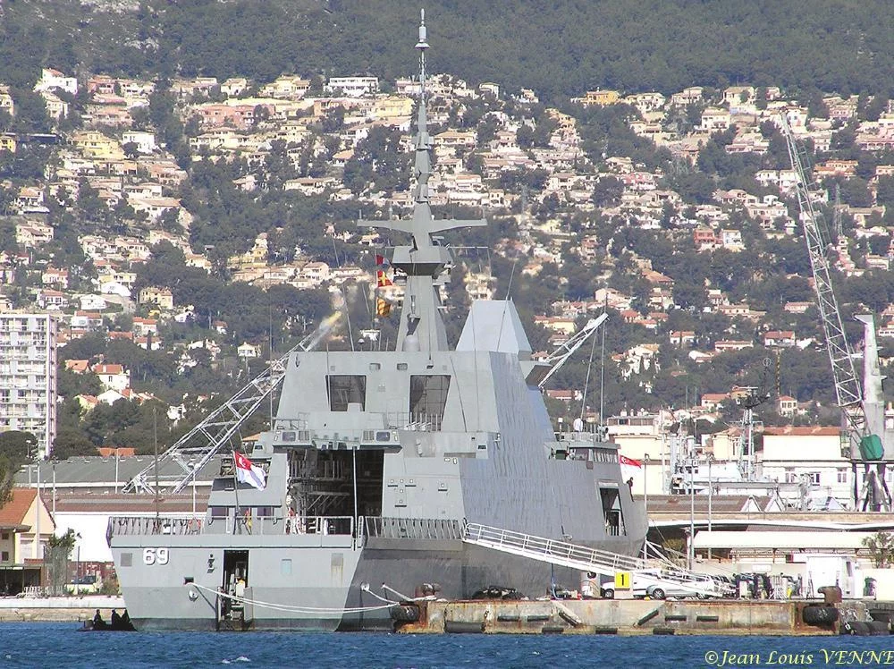 La frégate Singapourienne Intrepid Ã  Toulon