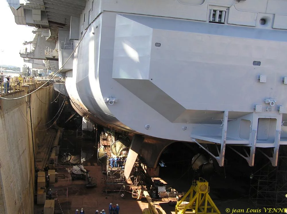 La seconde hélice du porte-avions