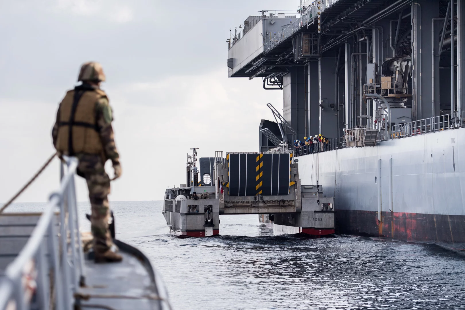 Un EDAR de la flottille amphibie à couple du bâtiment de soutien logistique USS Puller