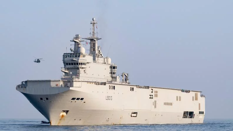 Le porte-hélicoptères amphibie Mistral