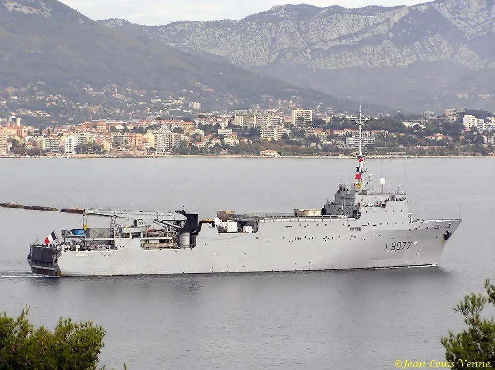 Le Bougainville appareille de Toulon