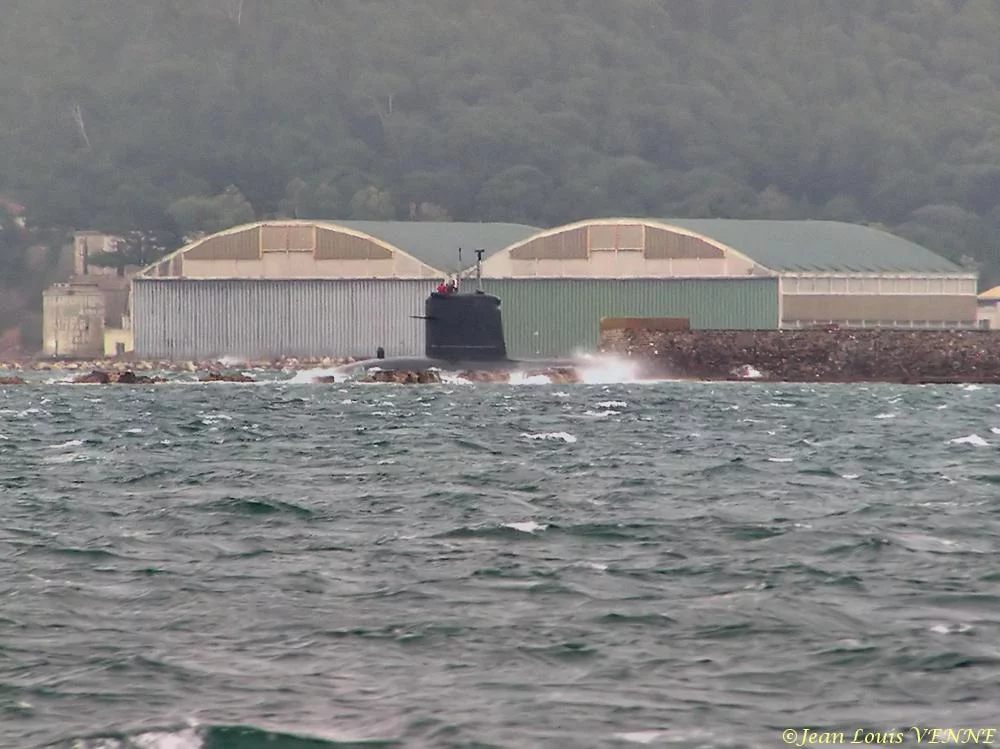 Sortie agitée pour un sous-marin