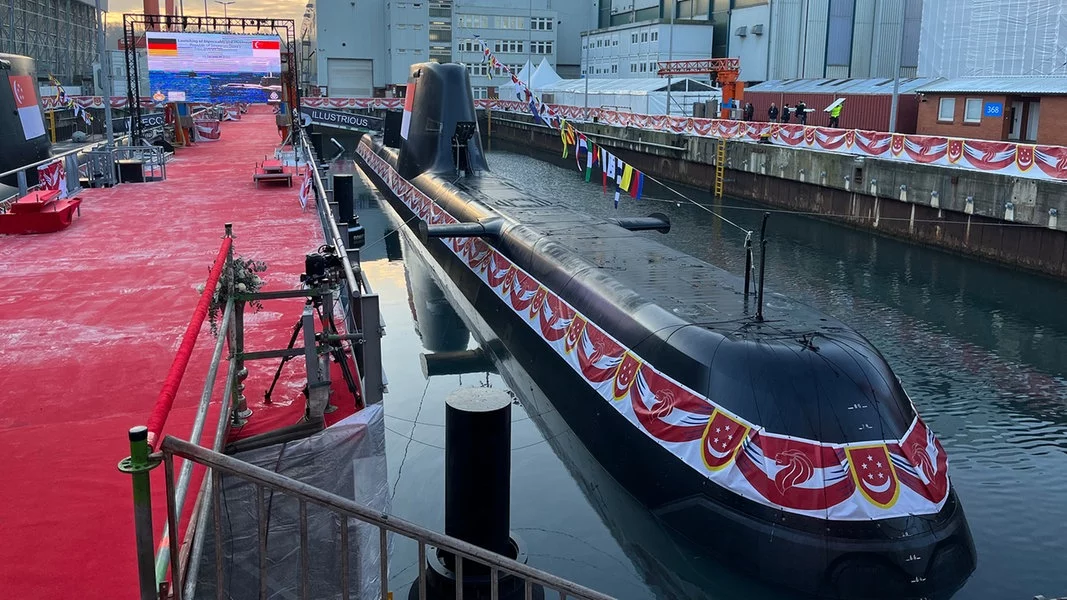 Mise à l'eau du sous-marin singapourien Illustrious