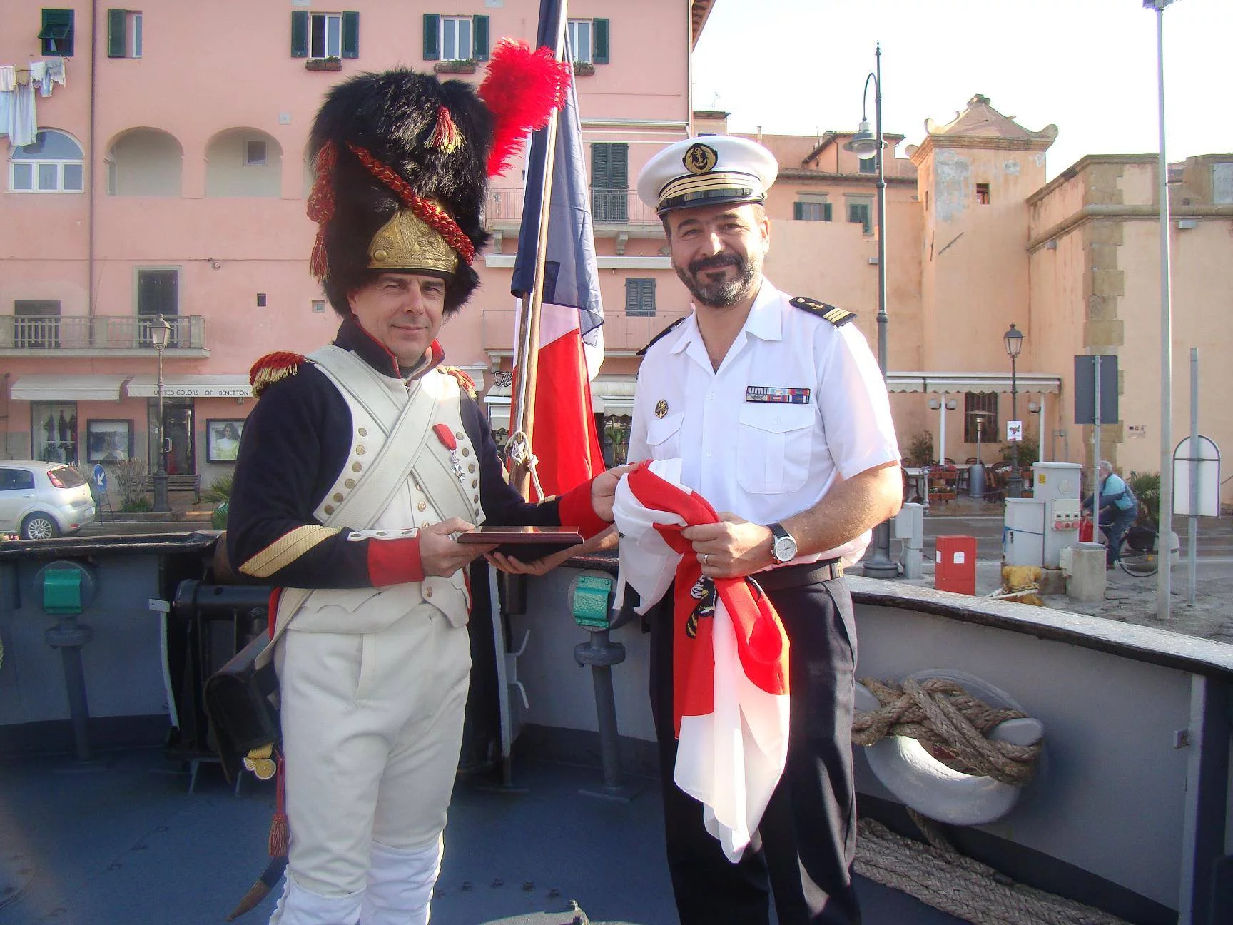 Un curieux visiteur à bord du remorqueur Bélier