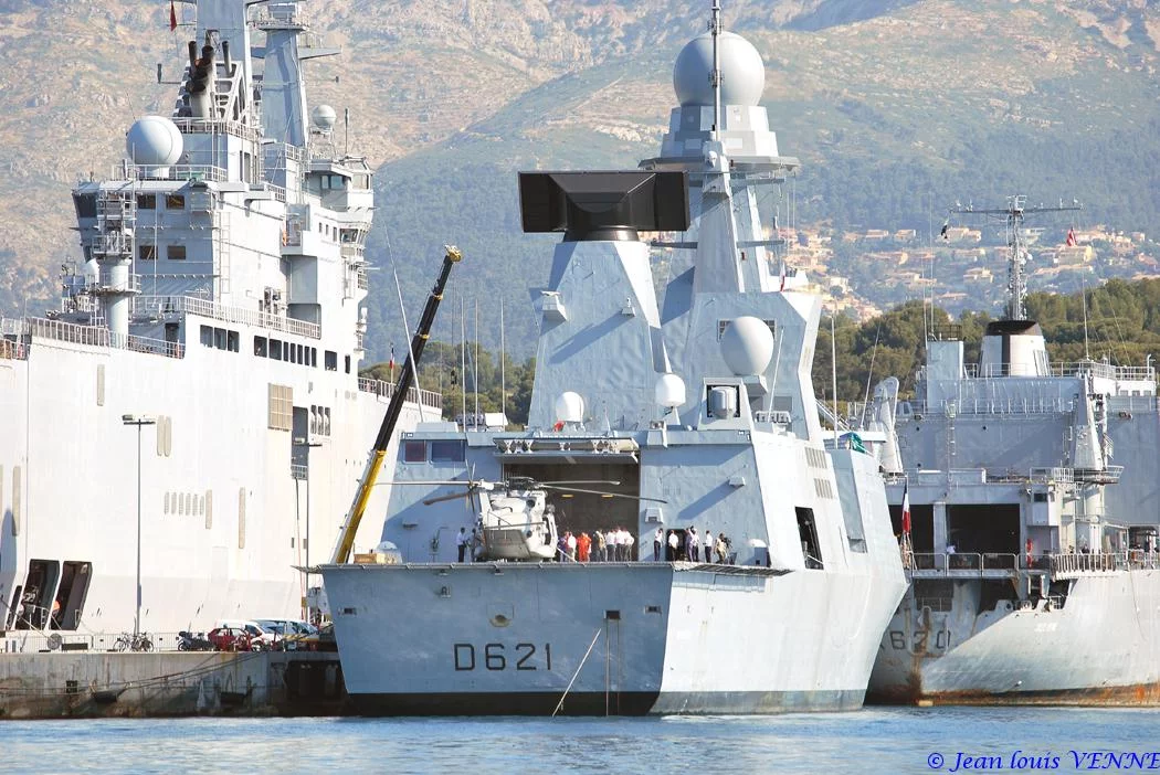 Appontage d’un NH90 sur le Chevalier-Paul