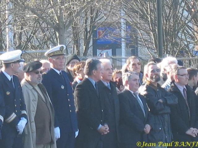 Les autorités civiles et militaires
