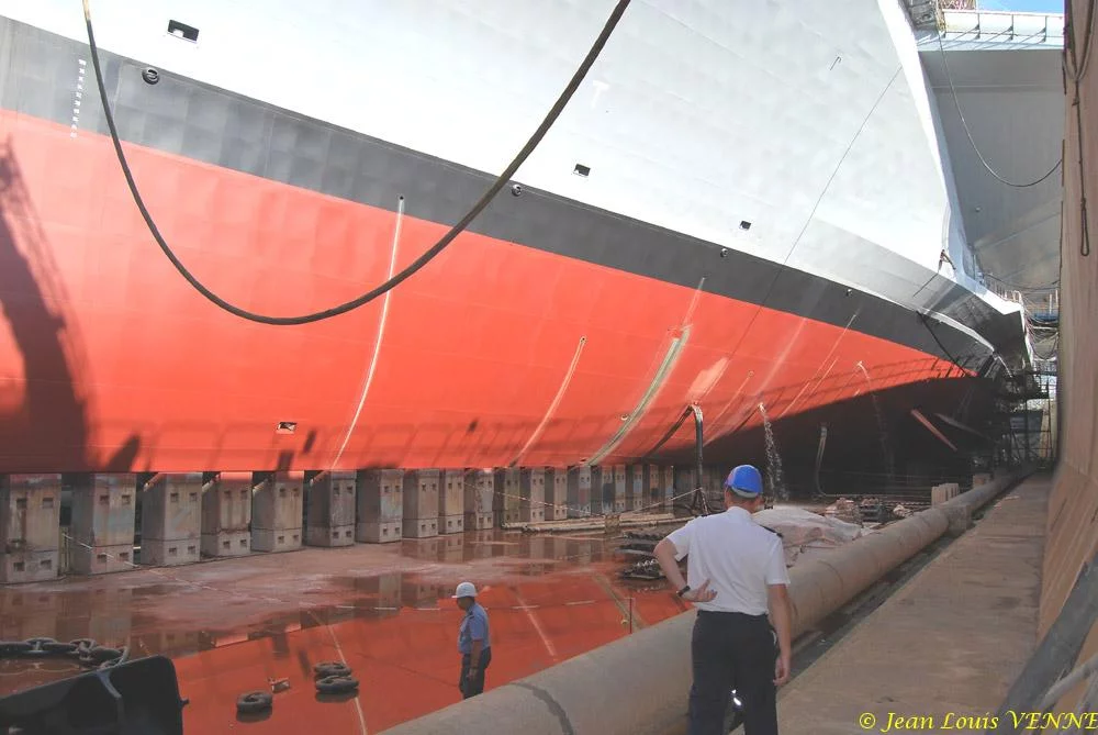 Le Charles de Gaulle ré-embarque ses lignes de mouillage