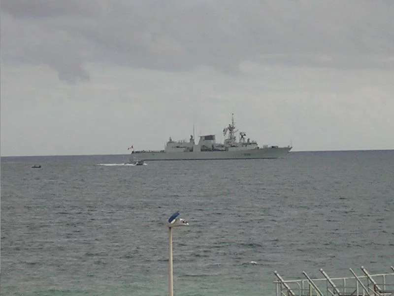 La frégate canadienne Ville de Québec arrive à Toulon