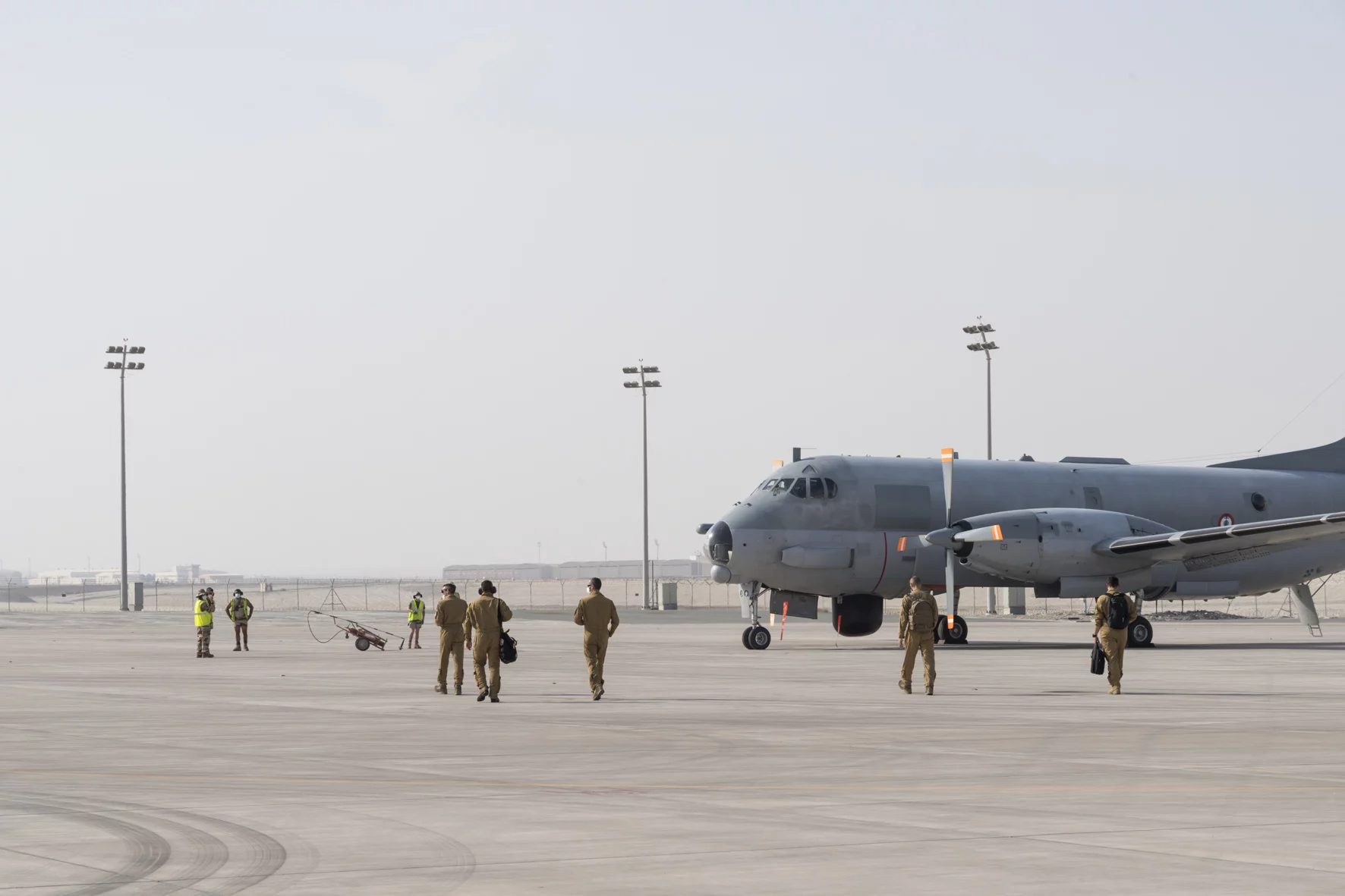 Un avion de patrouille maritime Atlantique 2 (ATL2) de la flottille 23F sur la base aérienne des Forces françaises stationnées aux Émirats Arabes Unis
