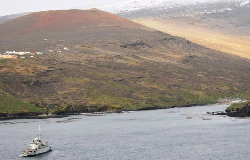 La frégate Floréal au large de l'île Crozet