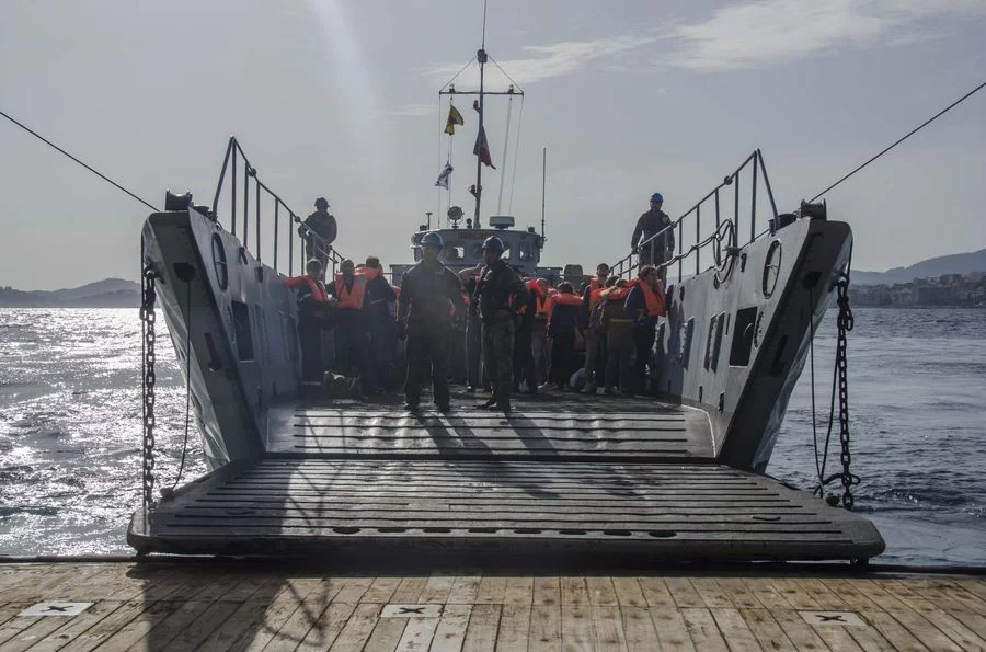 Des jeunes toulonnais et lyonnais à l’assaut du Dixmude