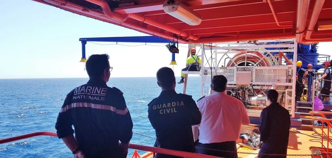 Opérations à bord du Clara Compoamo