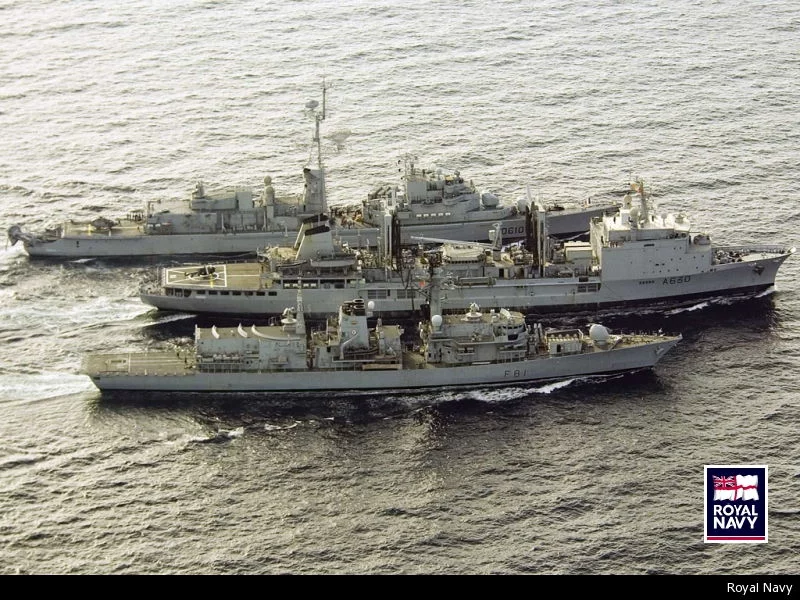 La Marne ravitaille le Sutherland et le Tourville