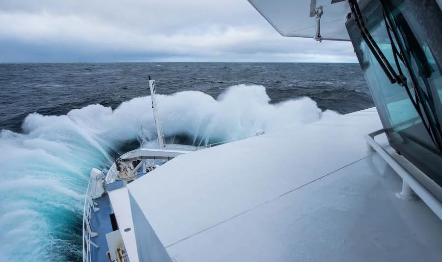 Le Beautemps-Beaupré par mer très agitée