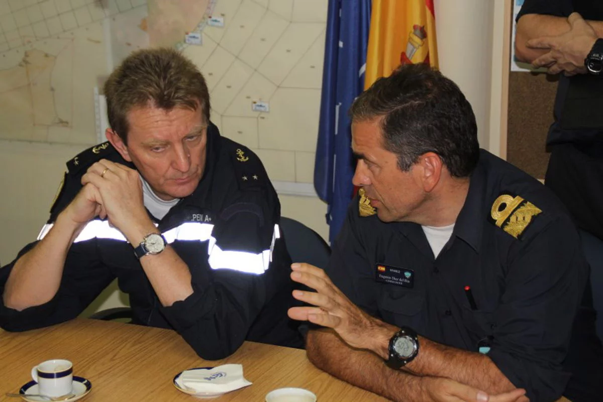 Le contre-amiral Chaperon et le contre-amiral Eugenio Diaz del Rio