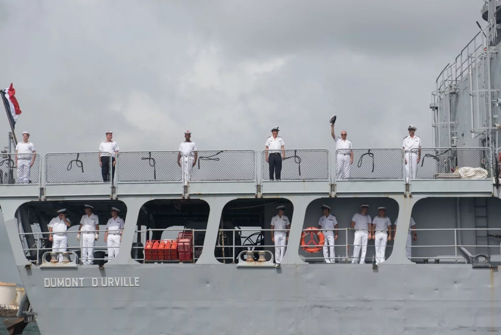 Le BATRAL Dumont d’Urville appareille de Fort-de-France pour la dernière fois