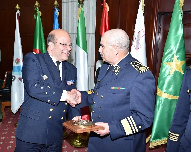 L’amiral Prazuck et son homologue algérien