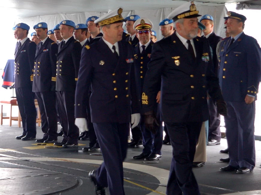 Le contre-amiral Kérignard rend le commandement de la TF 448