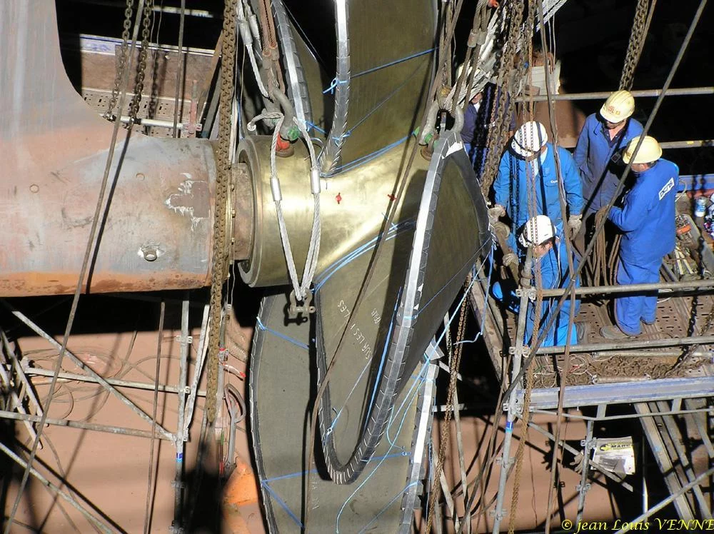 La seconde hélice du porte-avions