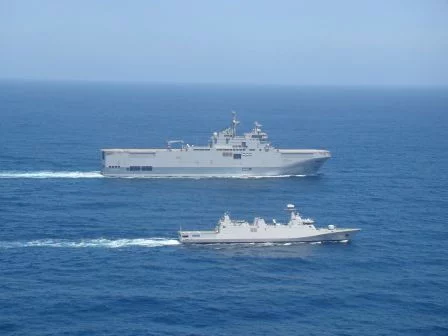 Manœuvres avec la Marine Royale Marocaine pour le BPC Tonnerre