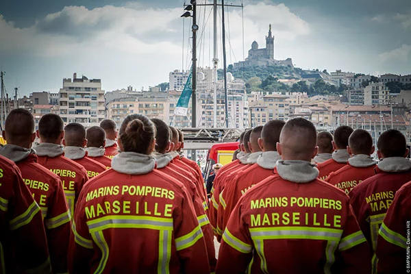 Présentation au Drapeau et remise de casques aux élèves de l’école des marins-pompiers
