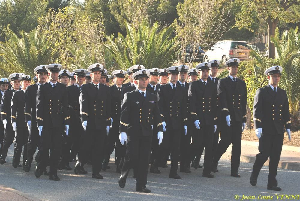 Présentation aux drapeaux du CIN Saint-Mandrier 