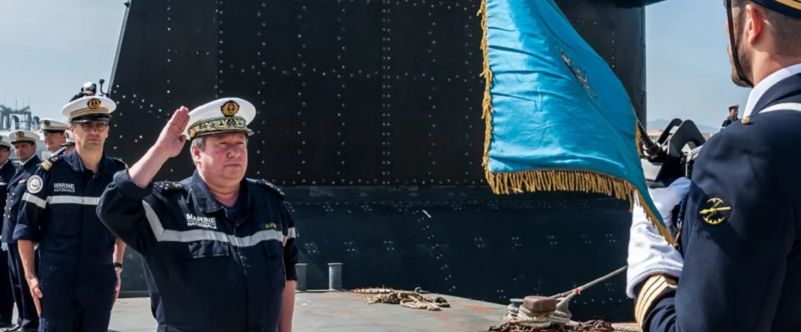 L'amiral Guillaume sur le SNA Perle