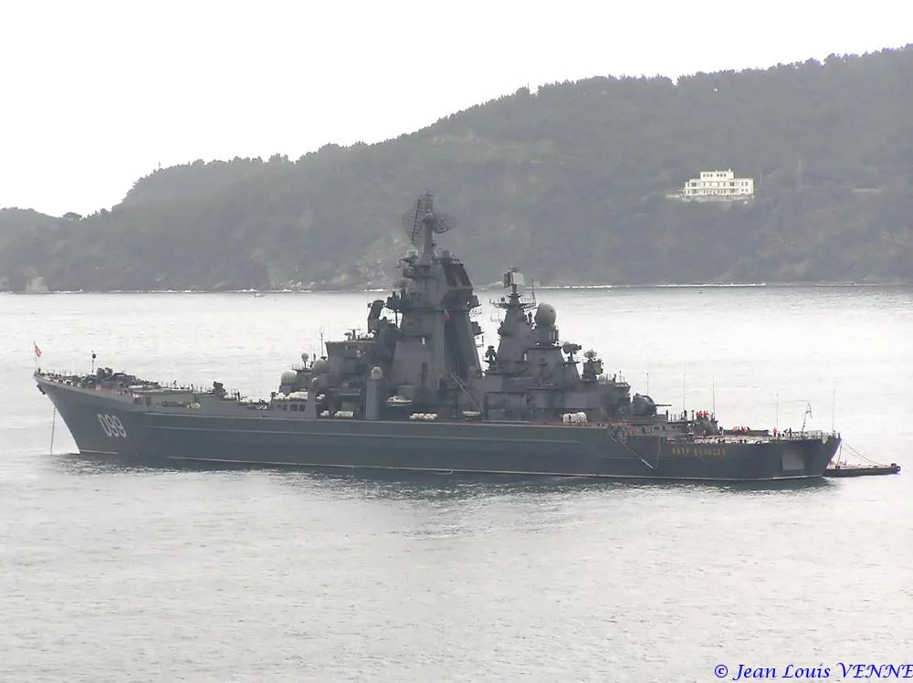 Le croiseur nucléaire russe Pierre le Grand à Toulon