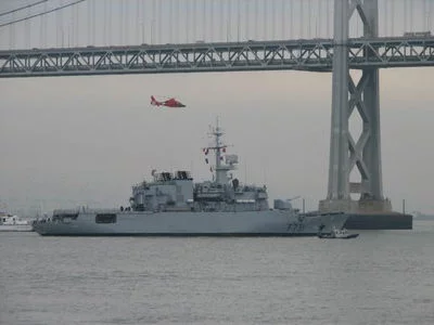 Le Prairial sous le Bay Bridge, dans la brume matinale san-franciscaine