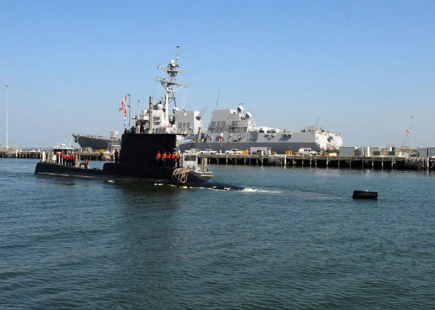 Le sous-marin péruvien Angamos