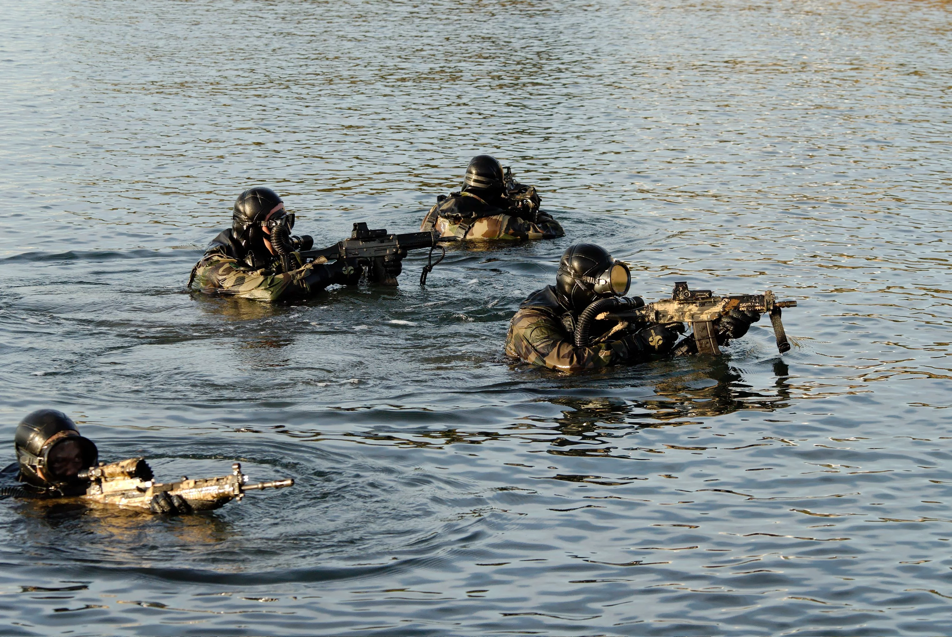Sécurisation de la plage par les commandos marine
