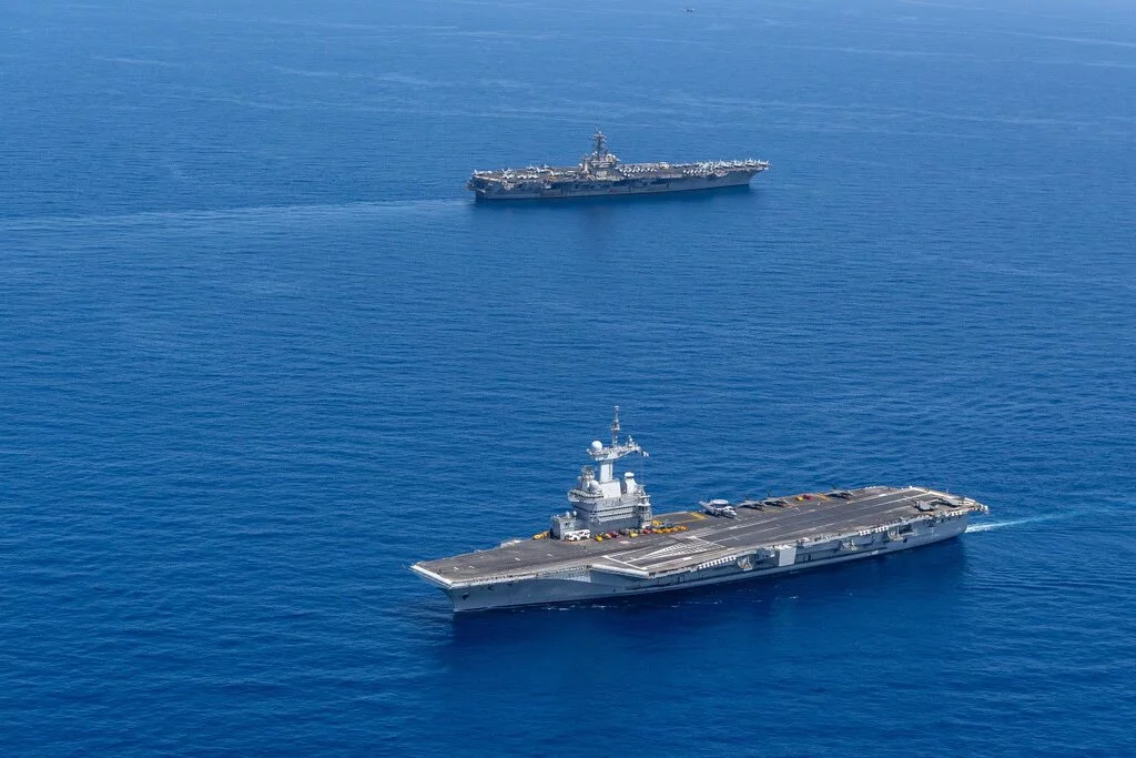 Le Charles de Gaulle et le porte-avions américain USS Dwight D. Eisenhower