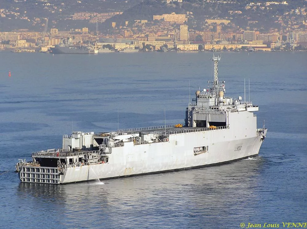 Le Siroco quitte le Lazaret pour Toulon