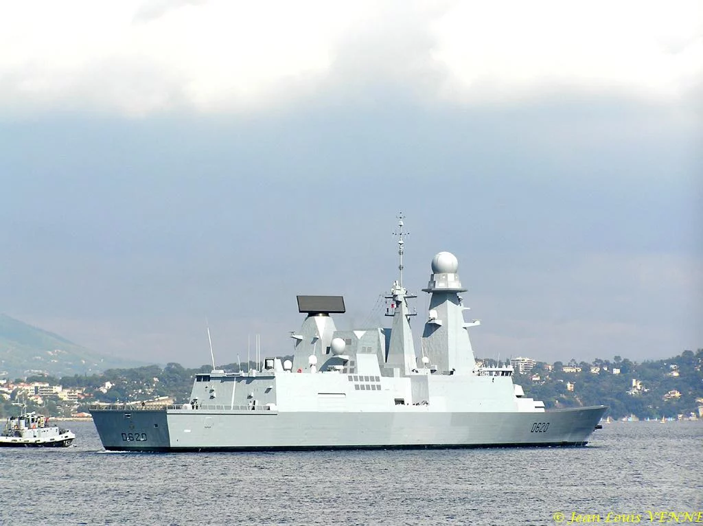 Le Forbin appareille de Toulon