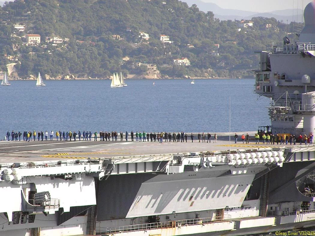 Le Charles de Gaulle prend la mer