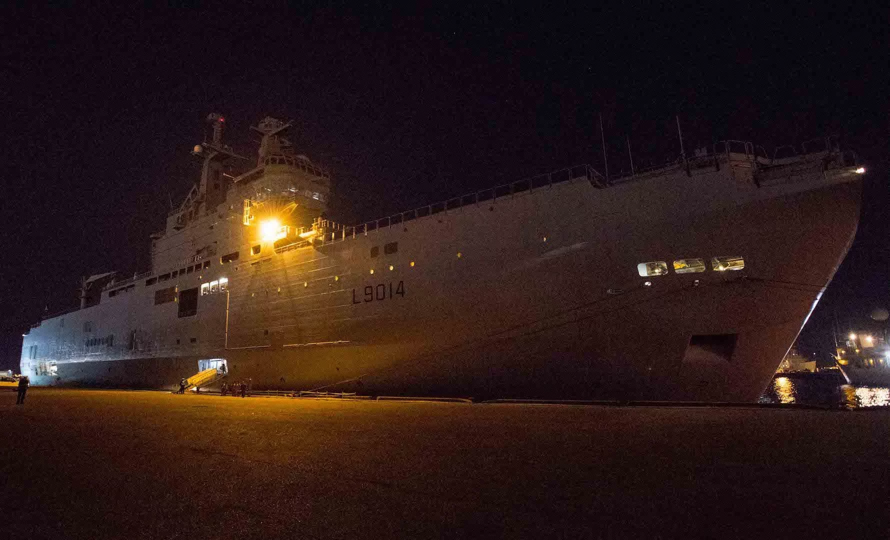 Le BPC Tonnerre en escale à Bahrein