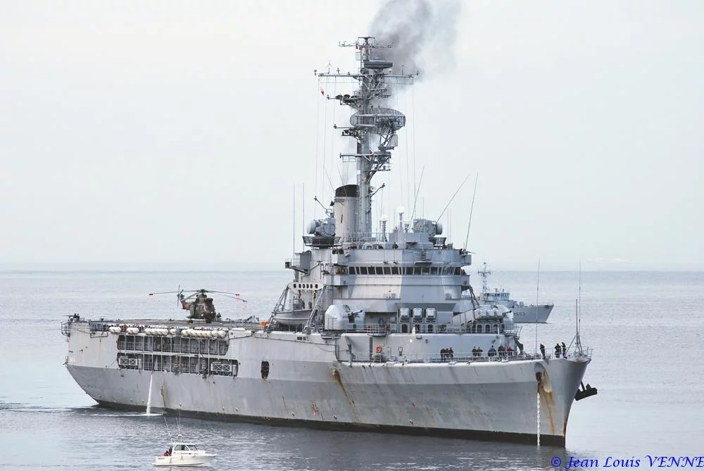 La Jeanne d’Arc au mouillage devant Toulon