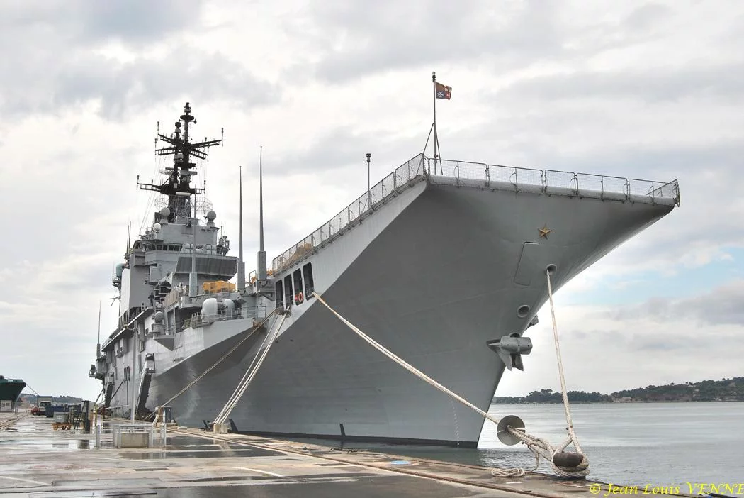 Le porte-avions Garibaldi