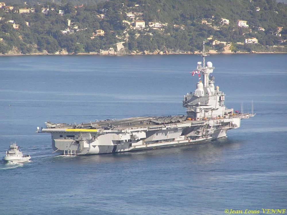 Autour du porte-avions Charles de Gaulle