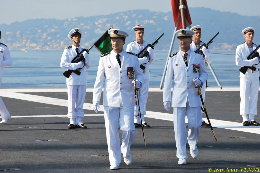 Le CV Rolland et le command en second