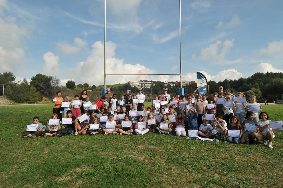 Des écoliers de St-Mandrier pratiquent le sport au CIN