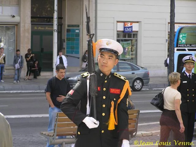 Parade de l'équipage Coréen Place de la Liberté