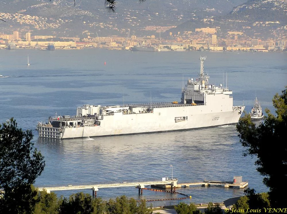 Le Siroco quitte le Lazaret pour Toulon