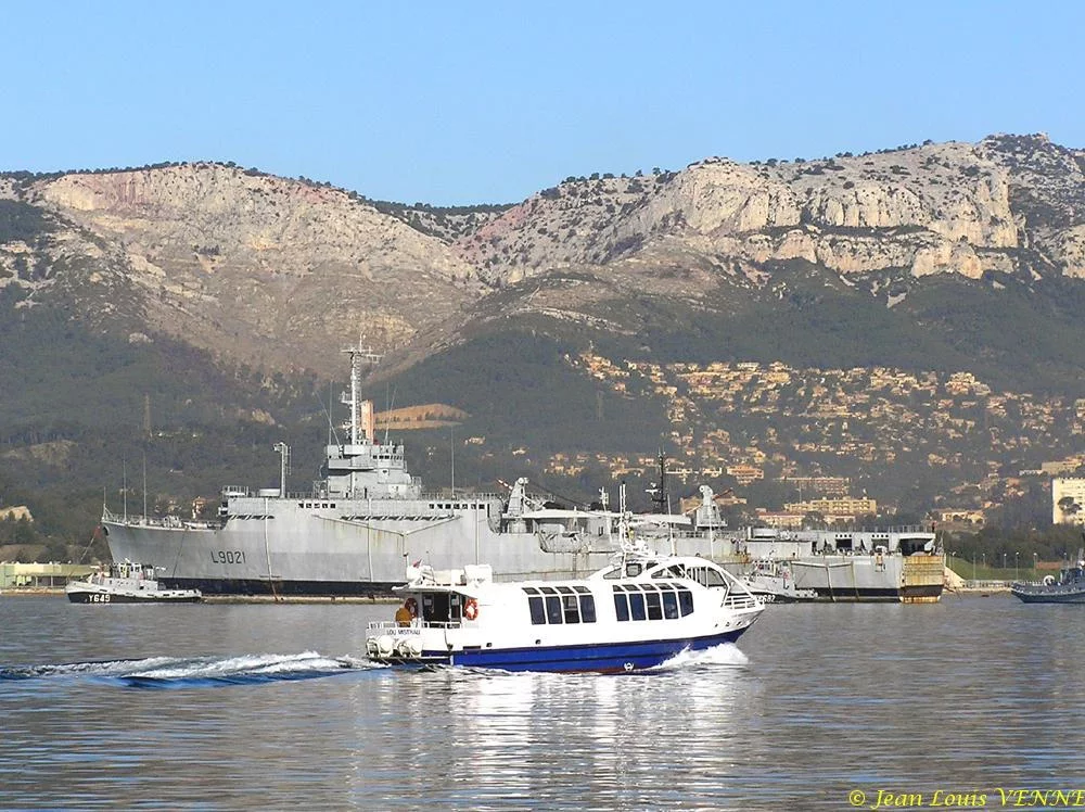 L'ex-Ouragan transféré dans le port de Bregaillon