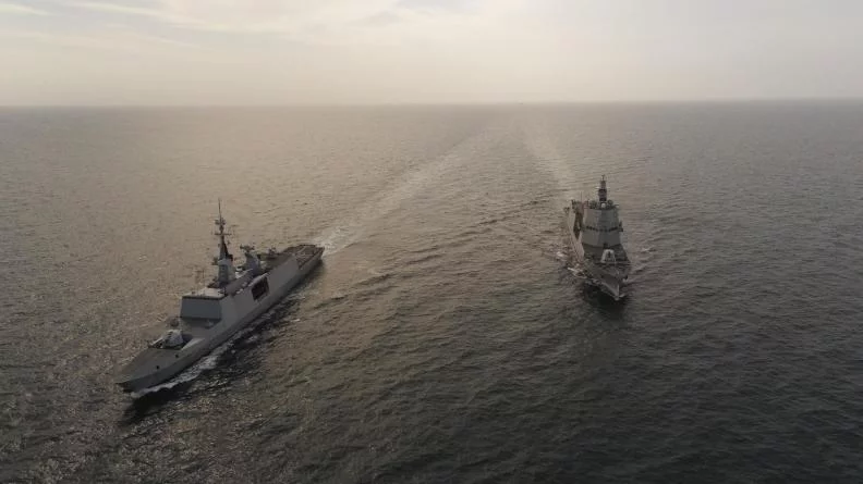 Le patrouilleur italien Thaon di Revel et la frégate Guépratte